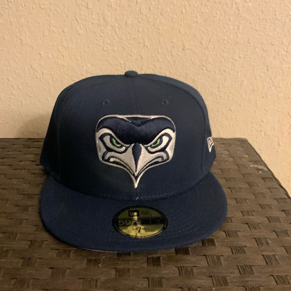 NWT New era Seattle Seahawks fitted hat. 7 1/2